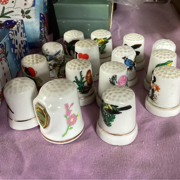 Porclein thimble collection . Birds, and flowers - Picture 2 of 3